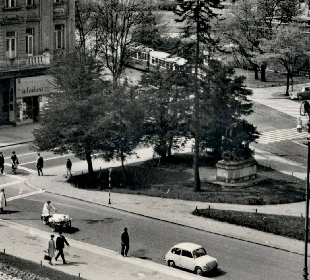 Trg maršala Tita (današnji Trg Republike Hrvatske) oko 1965. godine